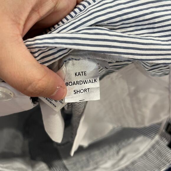 Ann Taylor Blue Seersucker Kate Boardwalk Bermuda Shorts Women’s Size 8 - Picture 5 of 9